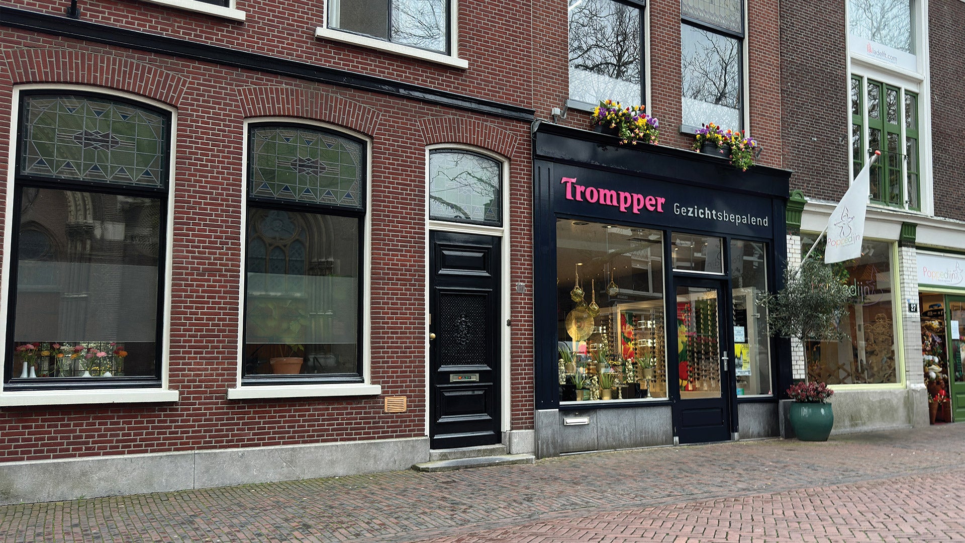 Trompper Optiek in Delft Logo Winkel Gezichtsbepalend.